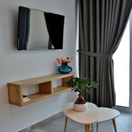 Christina Hotel *